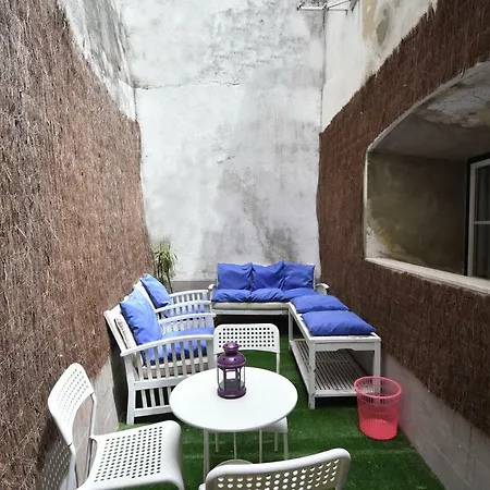 The Place Santa Apolonia 리스본